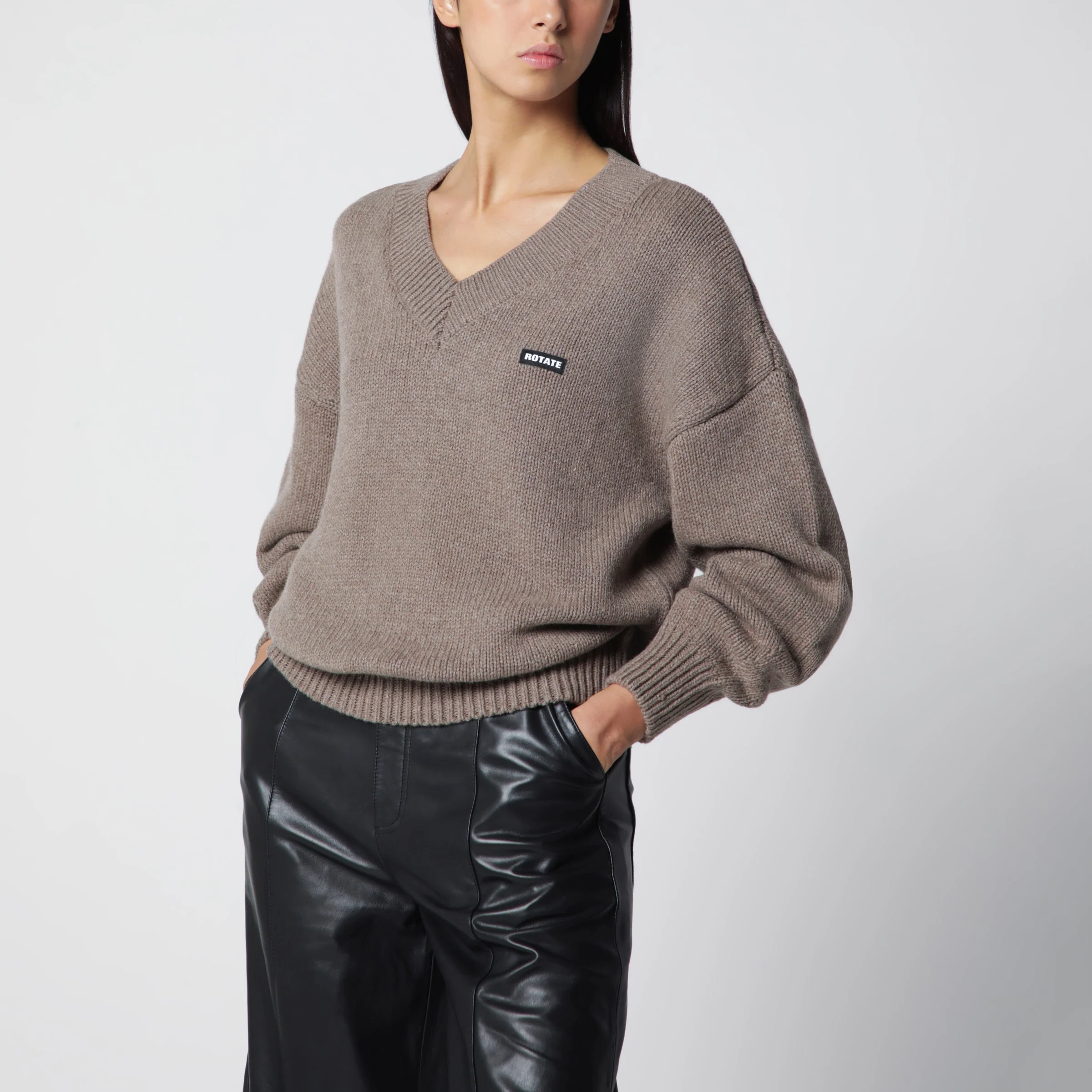 Wool and cashmere V-neck sweater - 1
