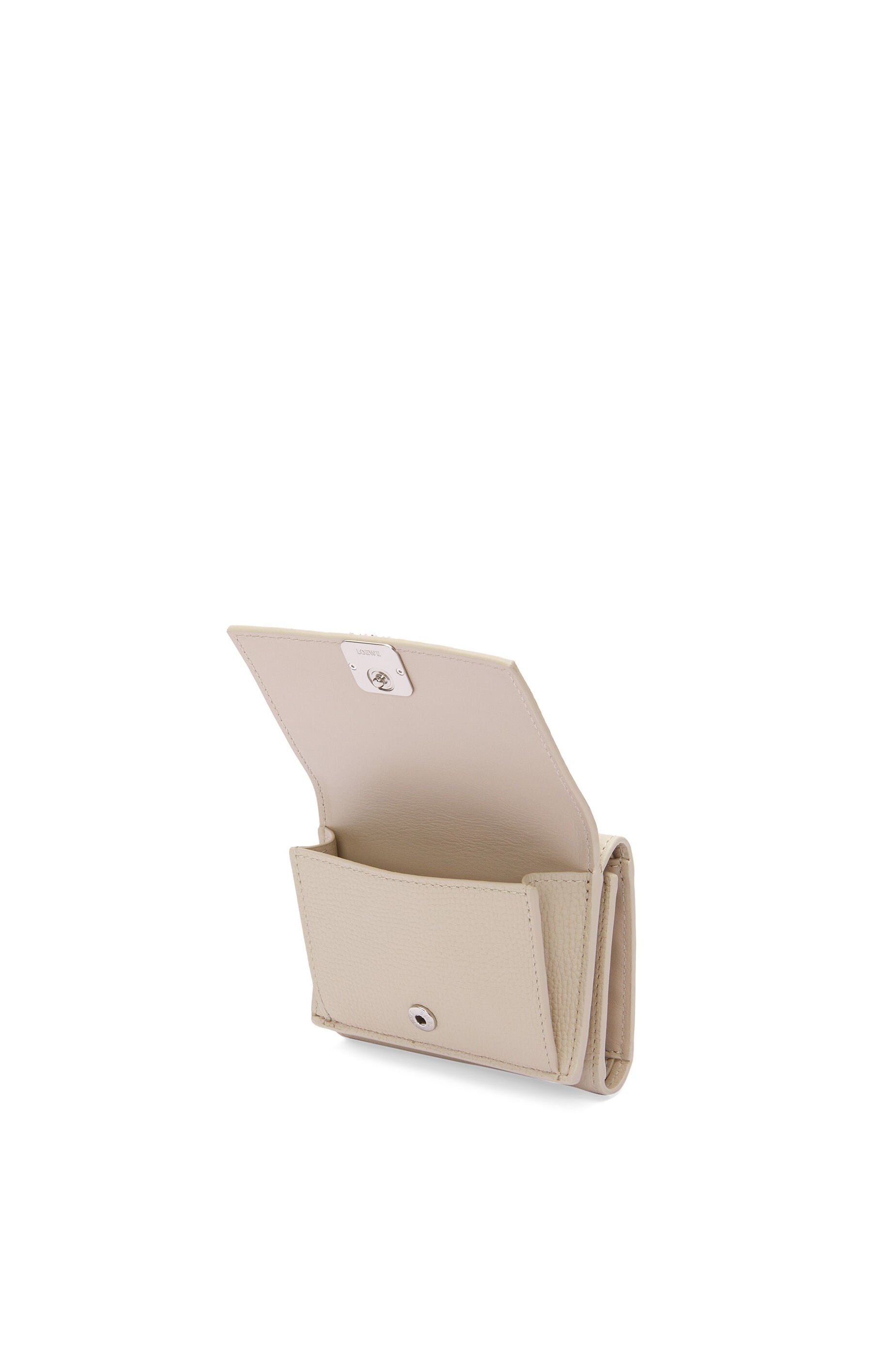 Anagram trifold wallet in pebble grain calfskin - 3