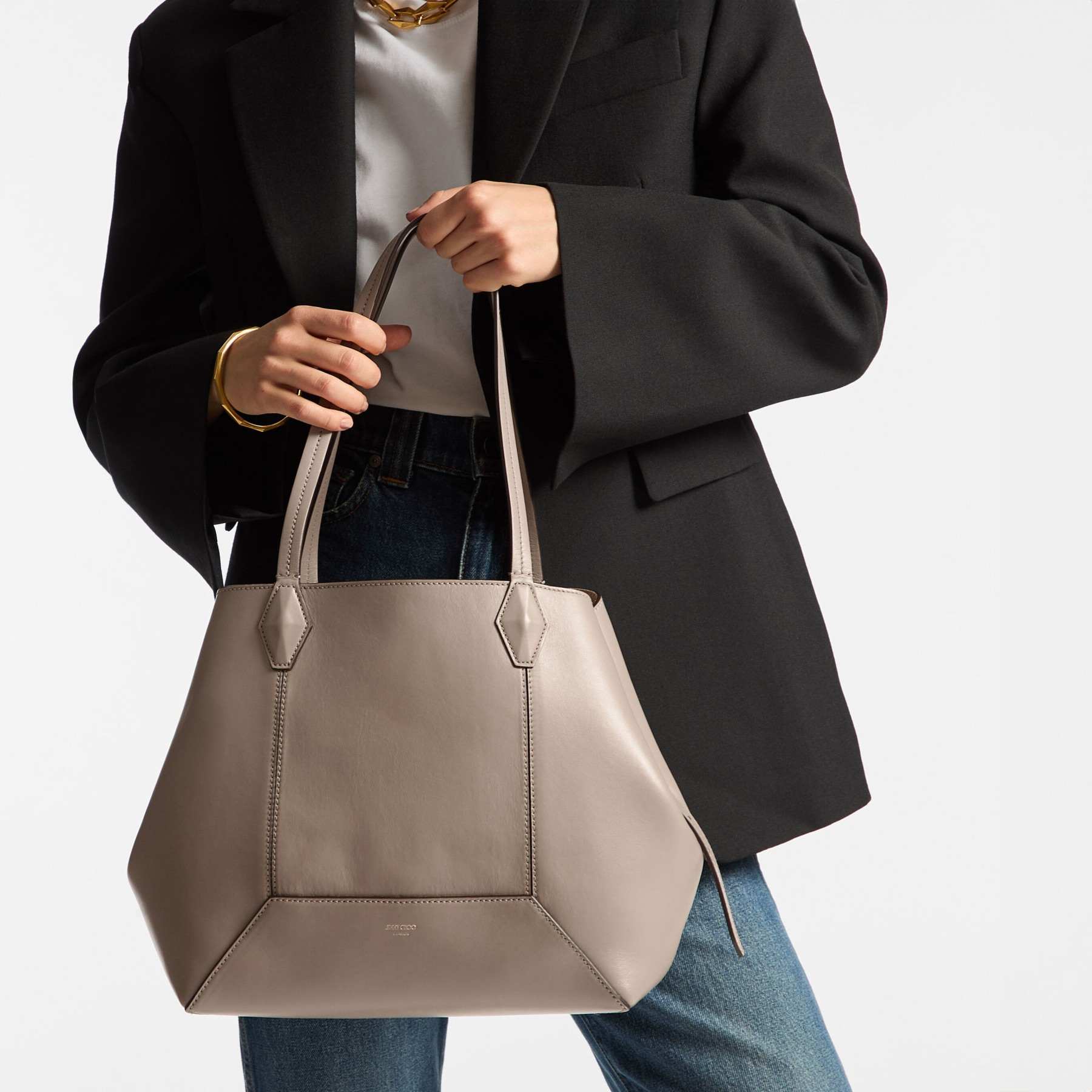 Diamond Tote M
Taupe Calf Leather Tote Bag - 2