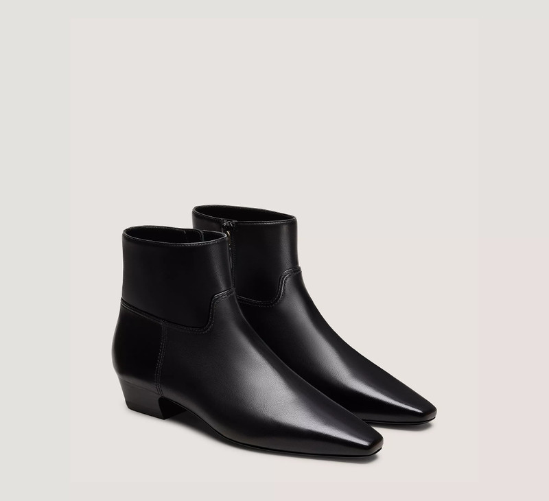 Stuart Weitzman STASSI ZIP BOOTIE outlook