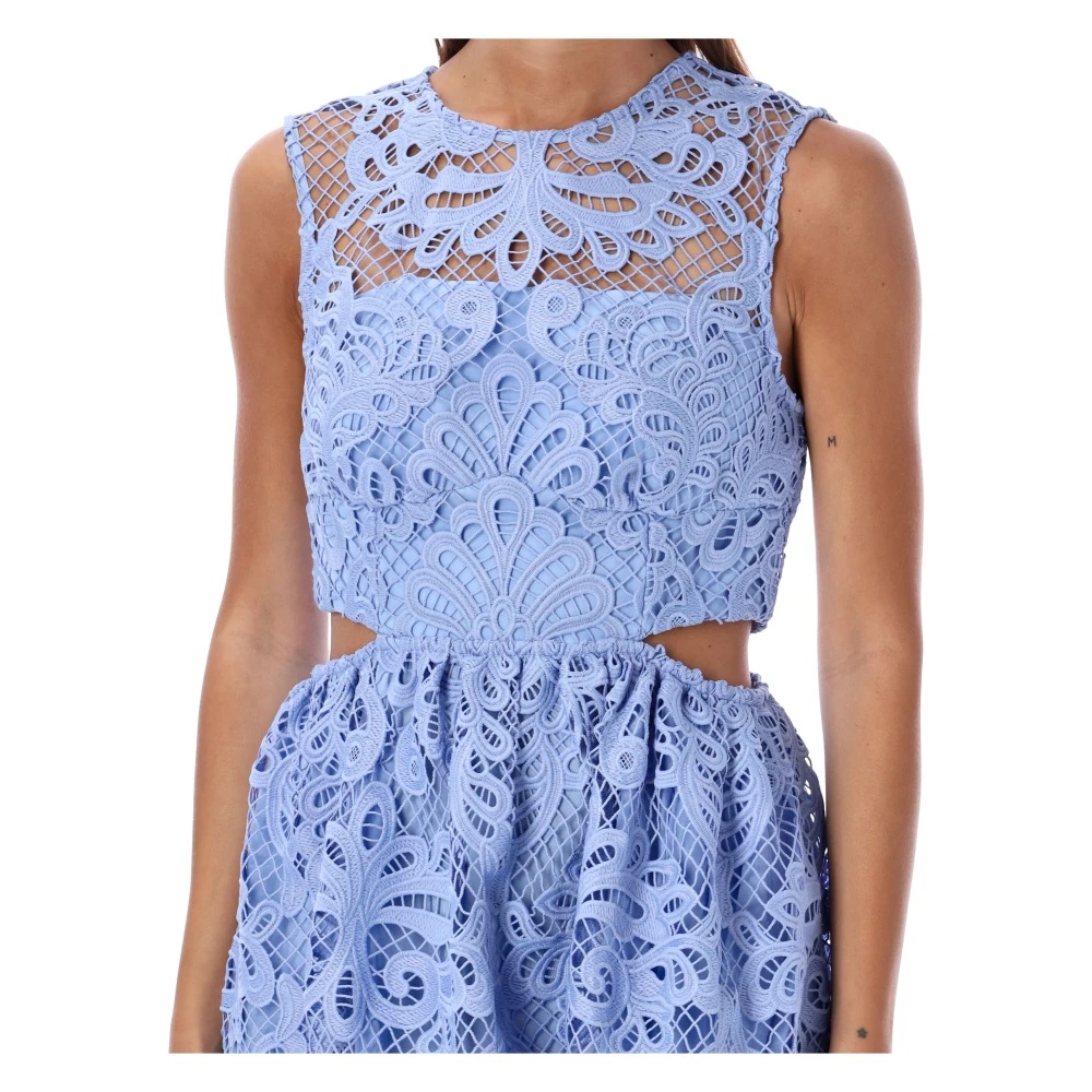 SELF PORTRAIT レスカットアウトミティトレス PF24109MBL BLUE self-portrait LIGHT BLUE LACE CUT OUT MIDI DRESS | miinto