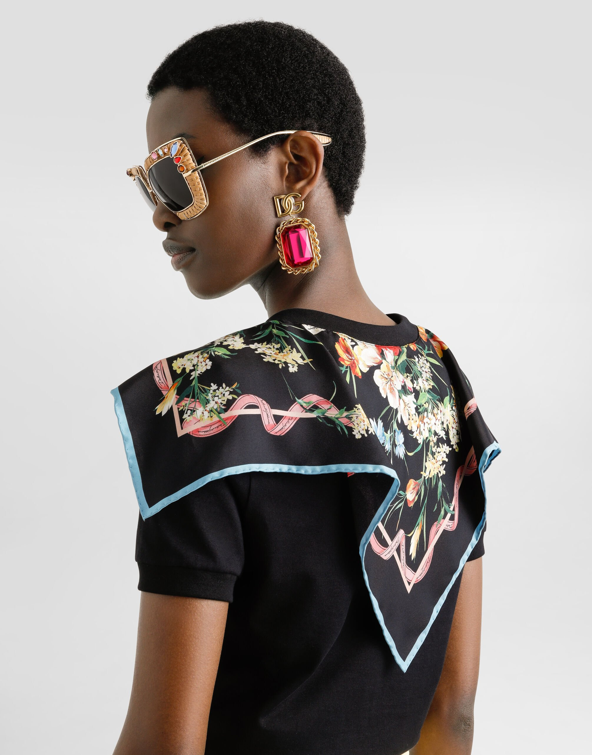 Short-sleeved t-shirt with foulard - 5