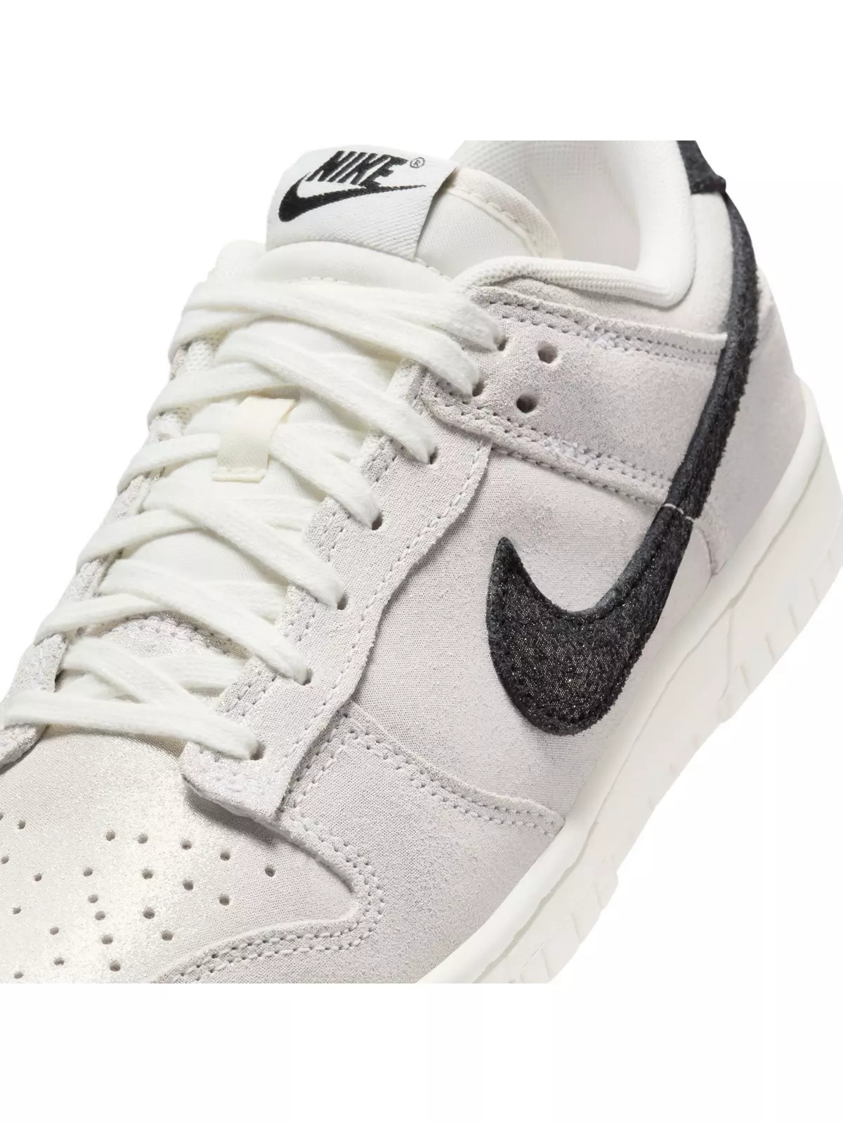 Dunk Low SE "Sail/Black" Women's Shoe - 4