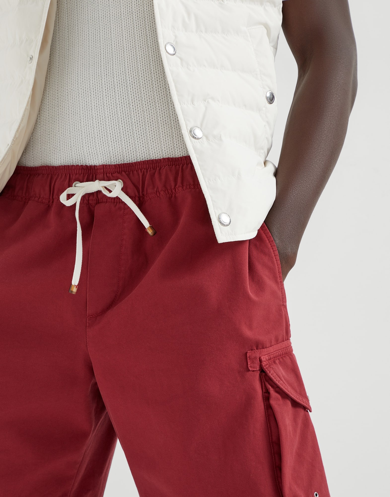 Garment-dyed Bermuda shorts in twisted cotton gabardine with cargo pockets and drawstring - 3