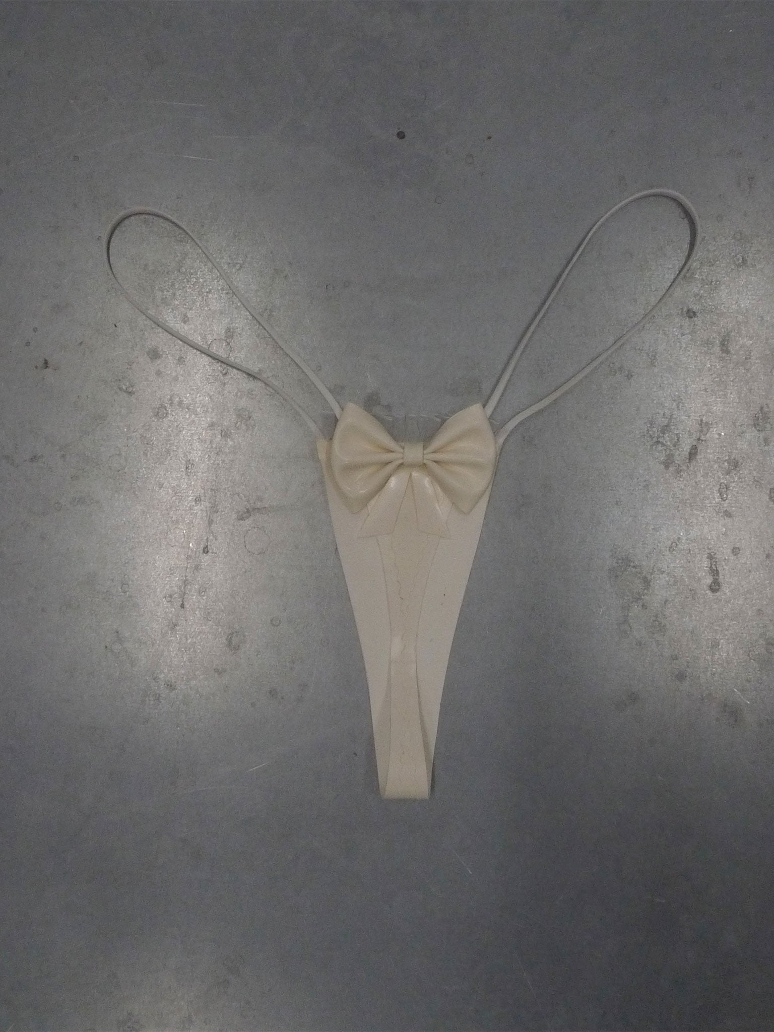 CHÉRIE LATEX THONG CHERRY PRINT - 2