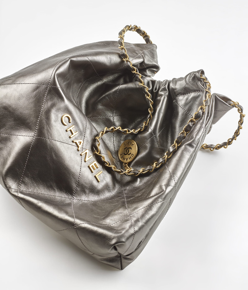 CHANEL 22 Handbag 4