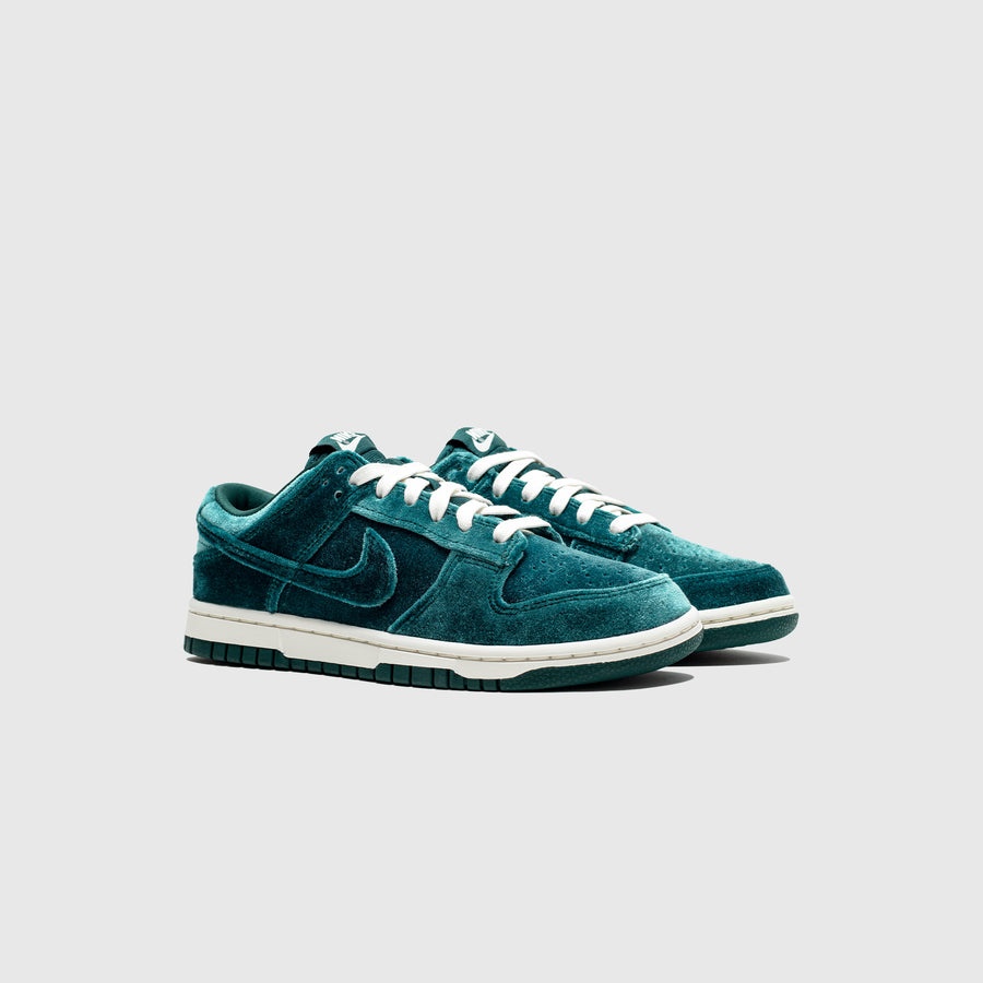 Nike Dunk Low “Green Velvet/Atomic Teal“ Nike WMNS DUNK LOW SV 