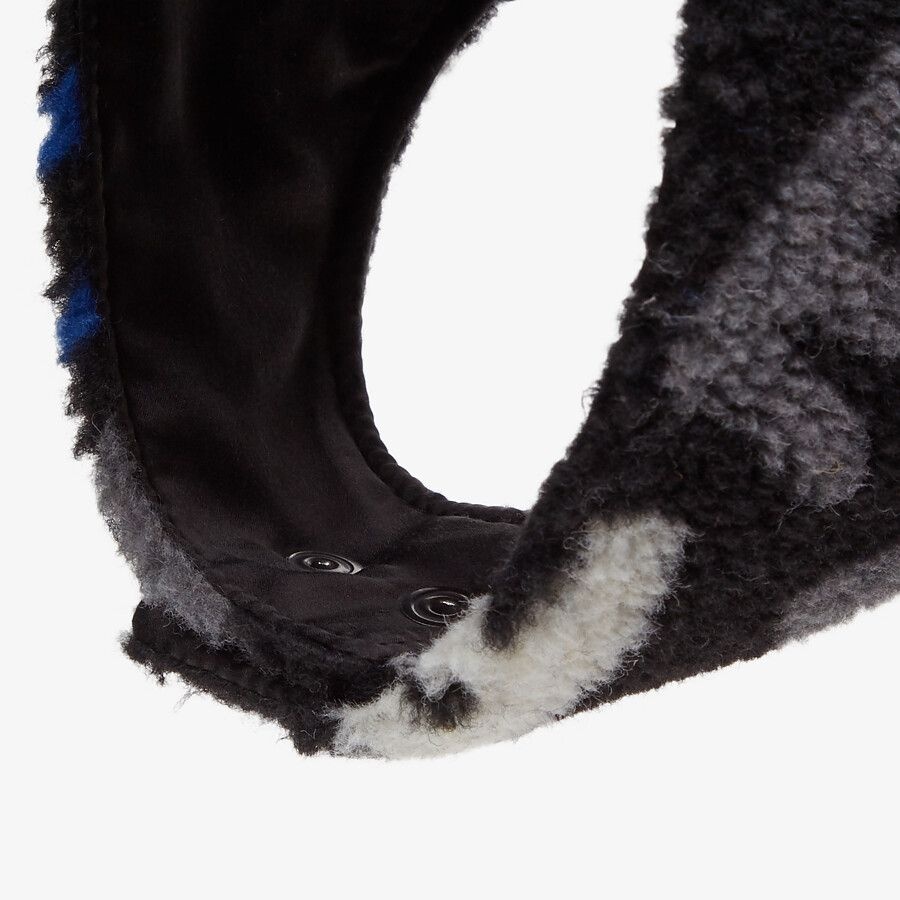 Black teddy fabric cap - 3