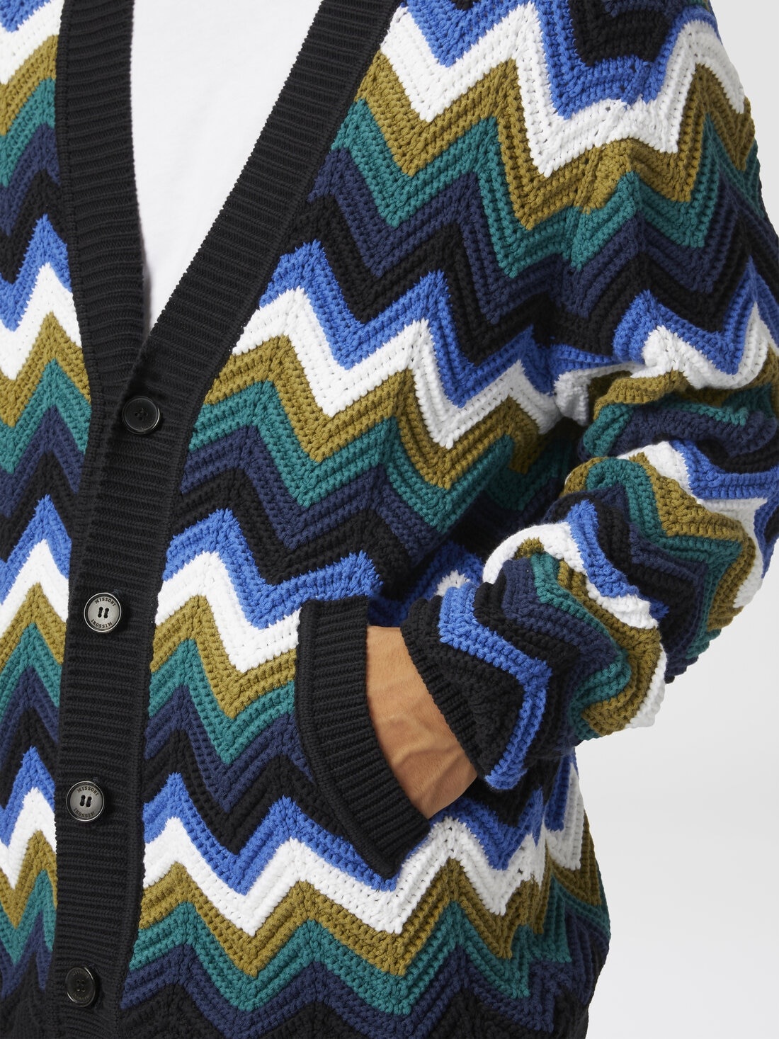 Chevron knit cardigan with pockets and contrasting piping - 5