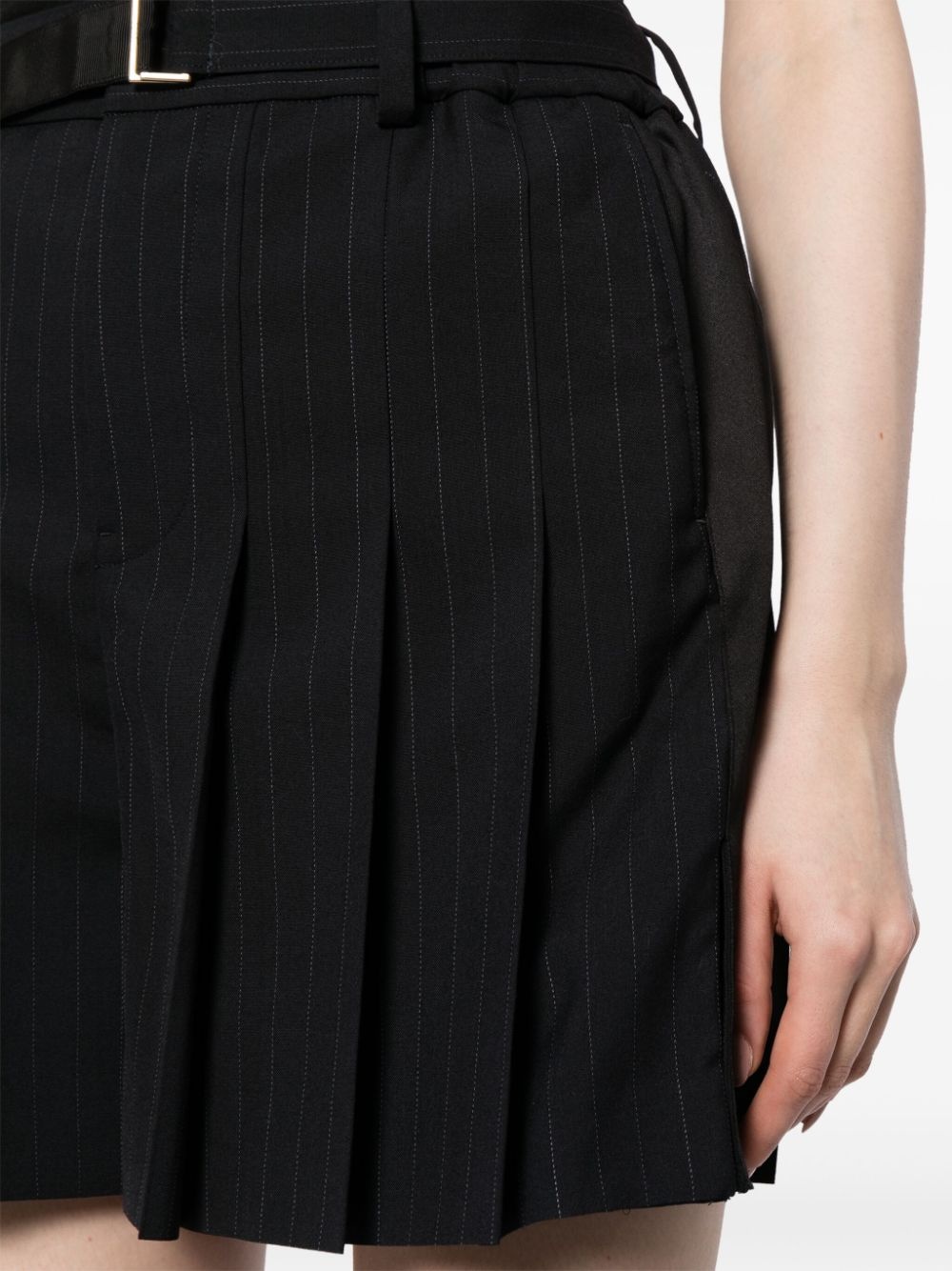 belt-waist pleated pinstripe shorts - 5