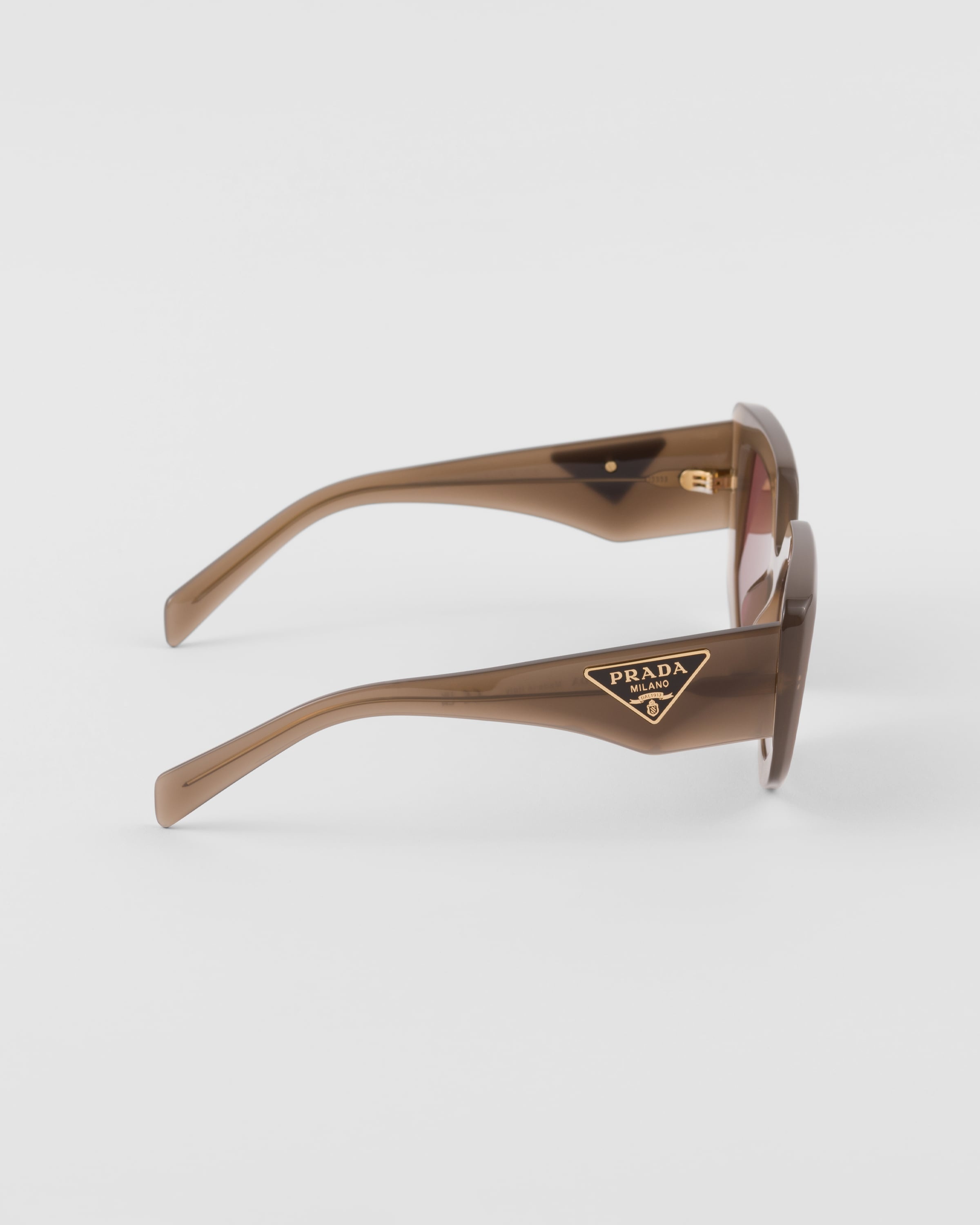 Sunglasses with the Prada logo - 4