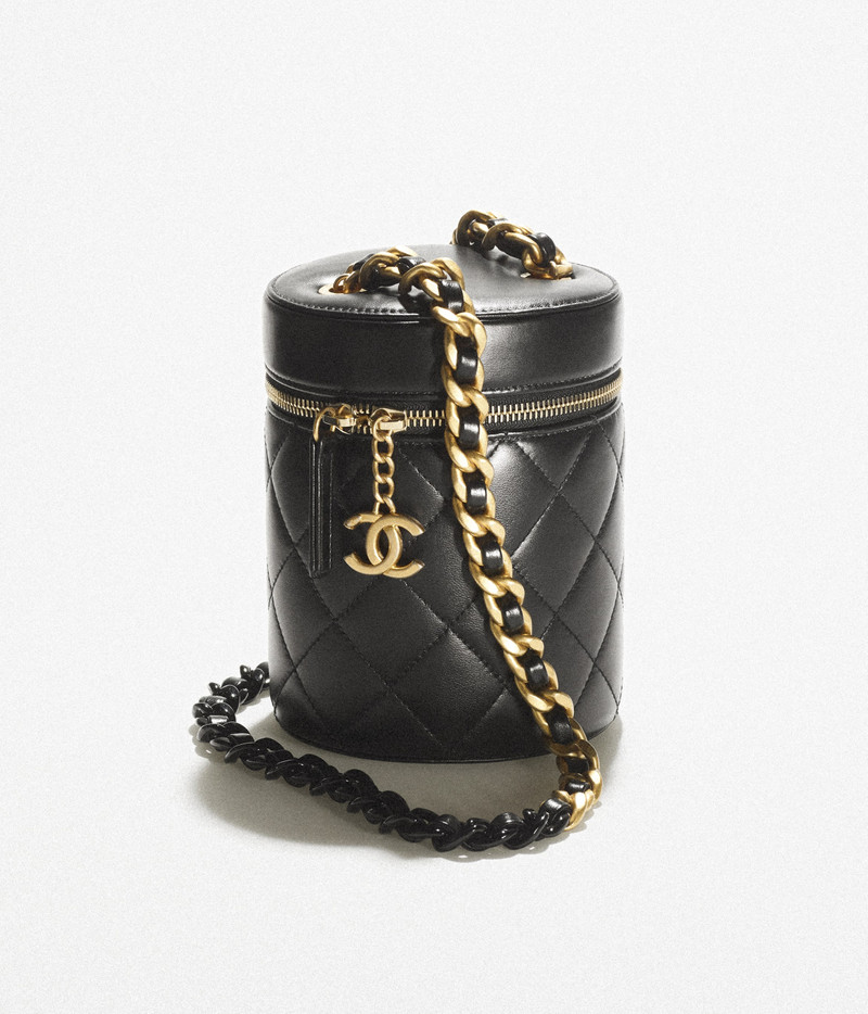 CHANEL Small Vanity Case outlook
