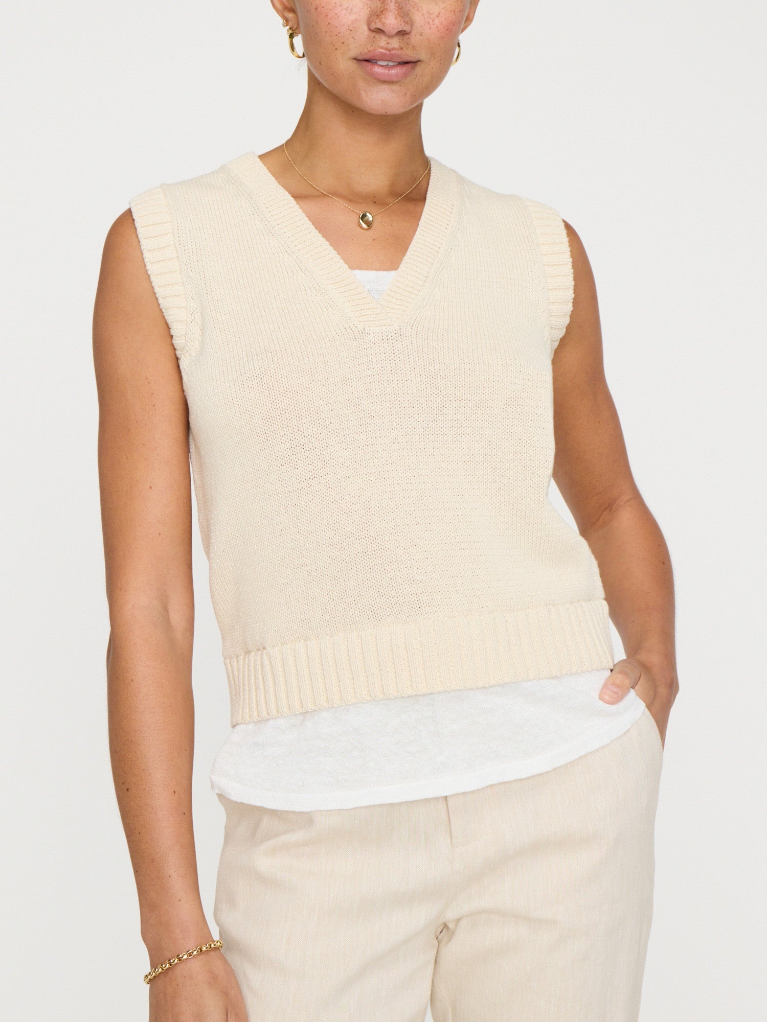The Hugo Sleeveless Looker - 4