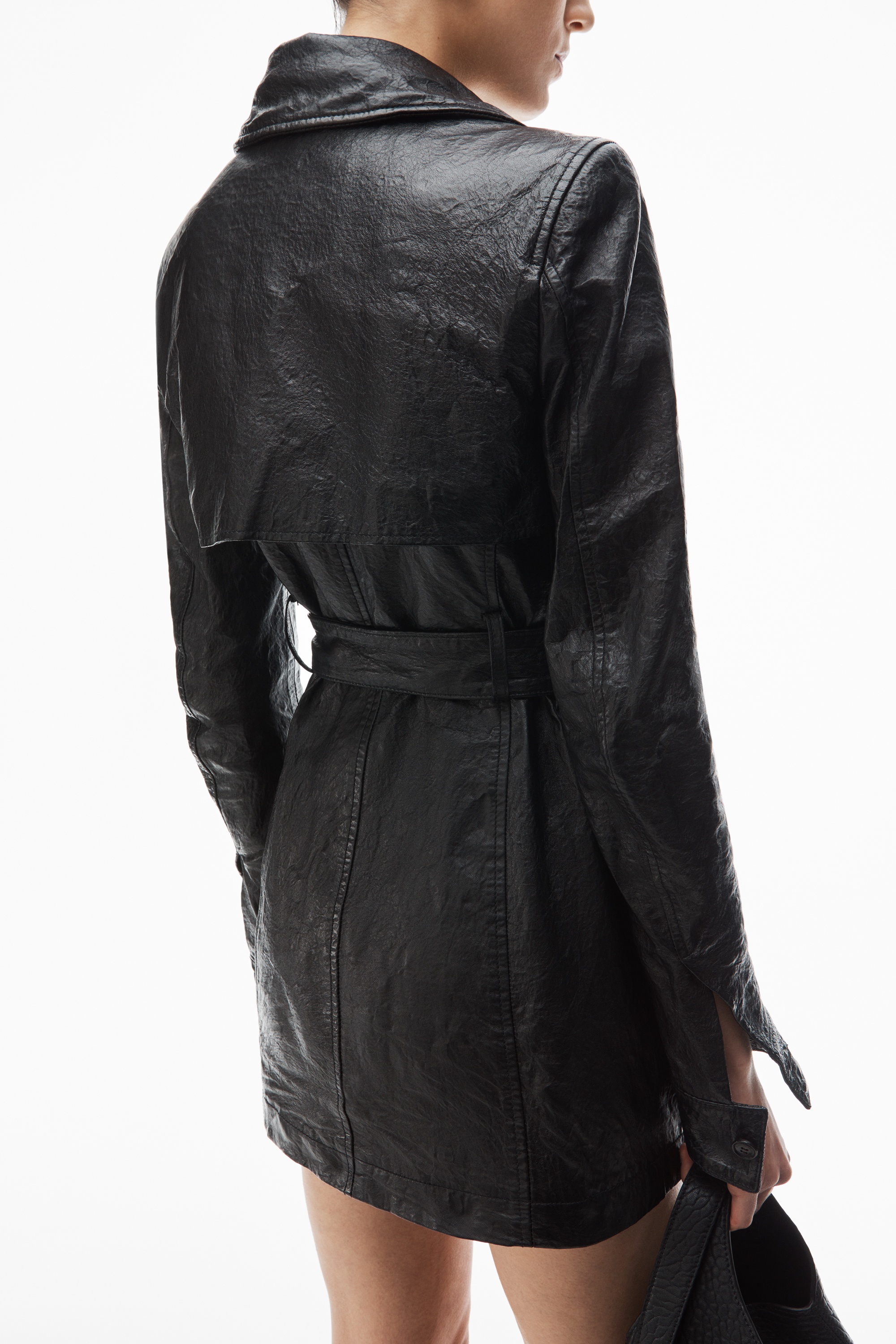 cropped trench coat in memory lambskin leather - 6