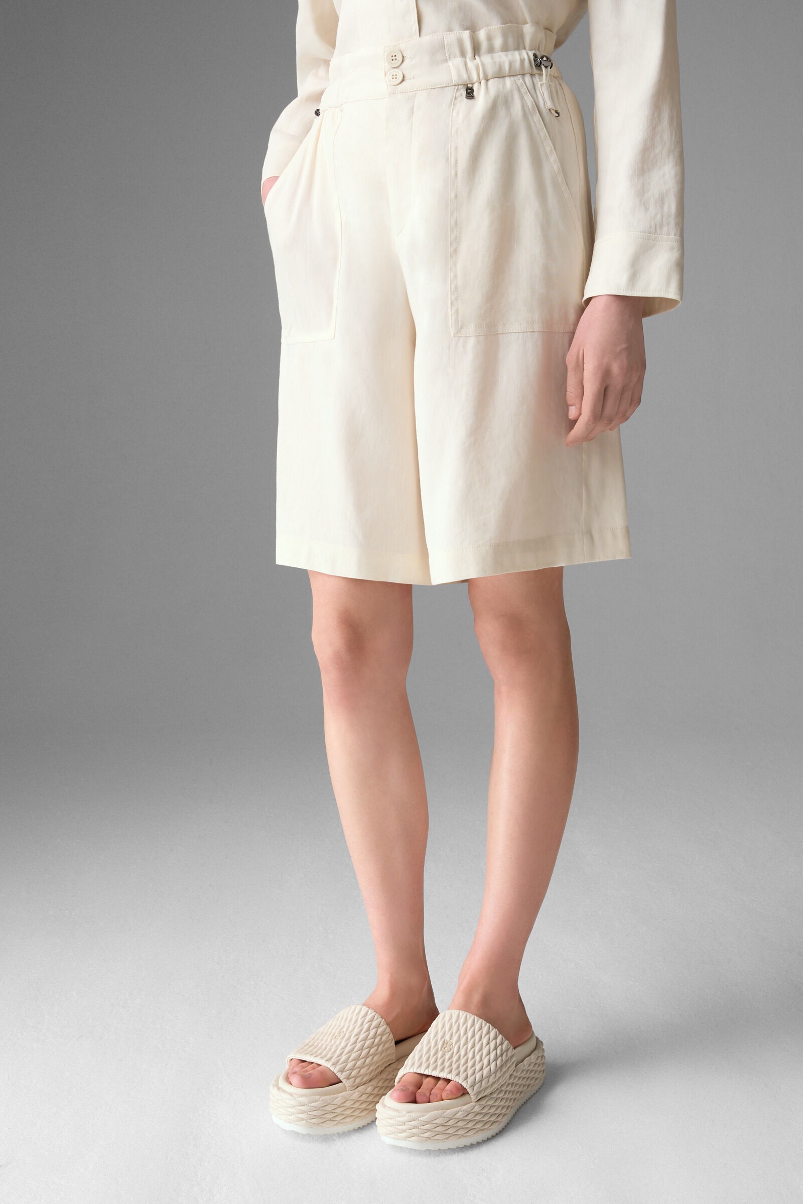 Reana Shorts in Off-white - 2