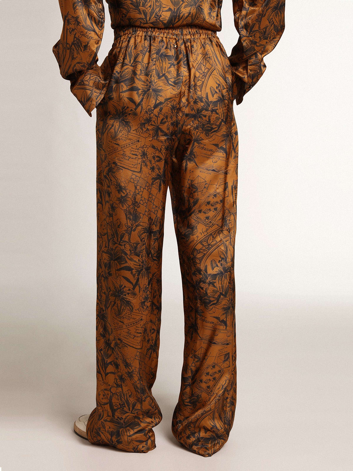 Women's joggers in golden brown with notebook print - 4