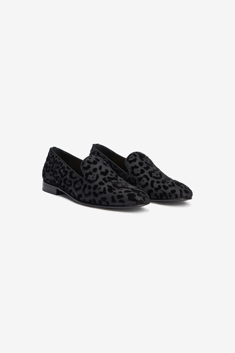 Black slippers with Jaguar skin print 2