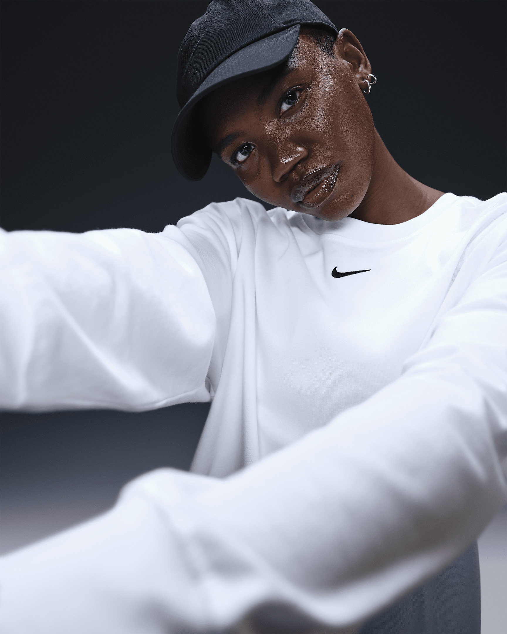 Nike Sportswear Essential Women's Oversized Long-Sleeve T-Shirt - 3