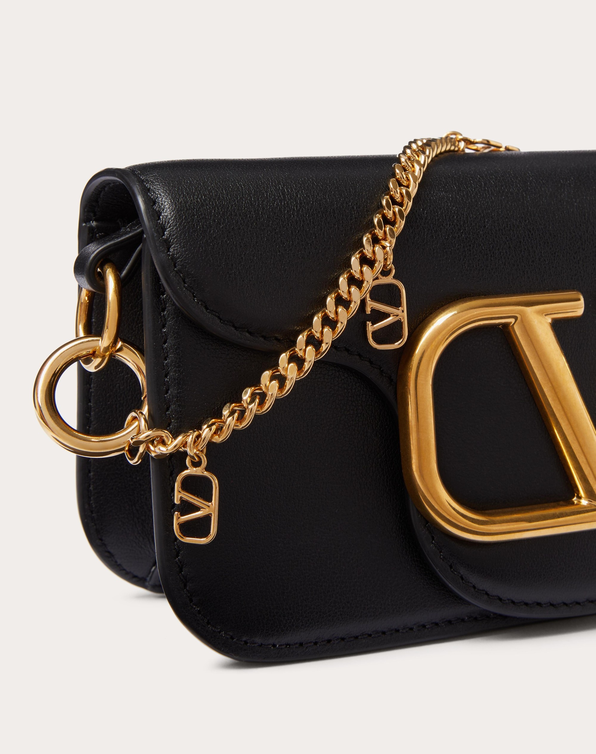 VLOGO SIGNATURE METAL CHARM - 2