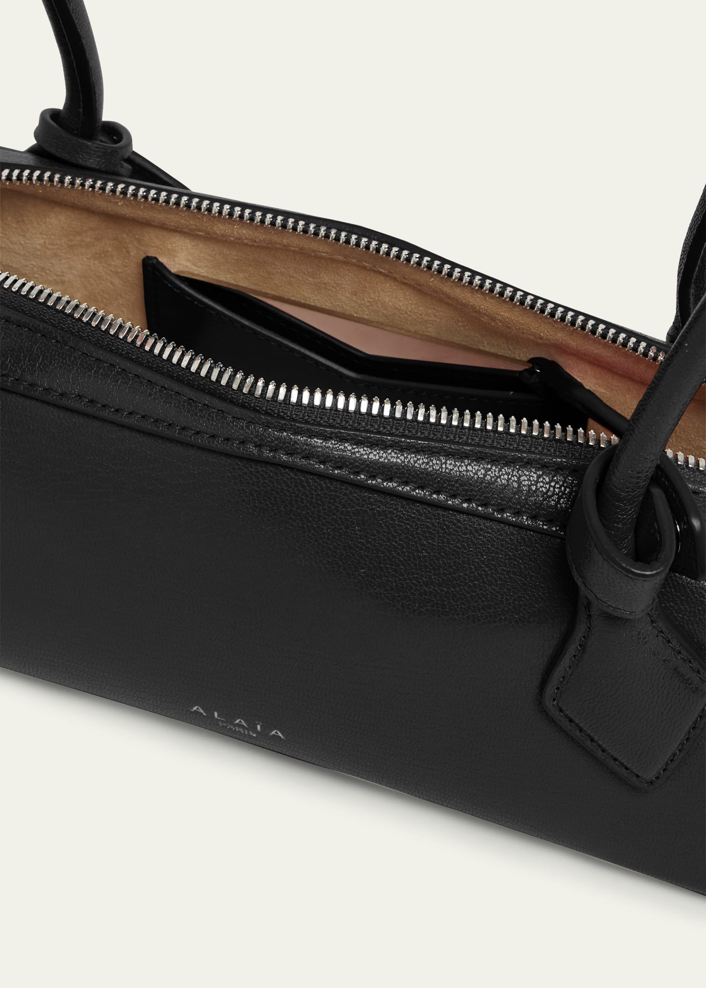 Le Teckel Small Shoulder Bag in Leather - 4