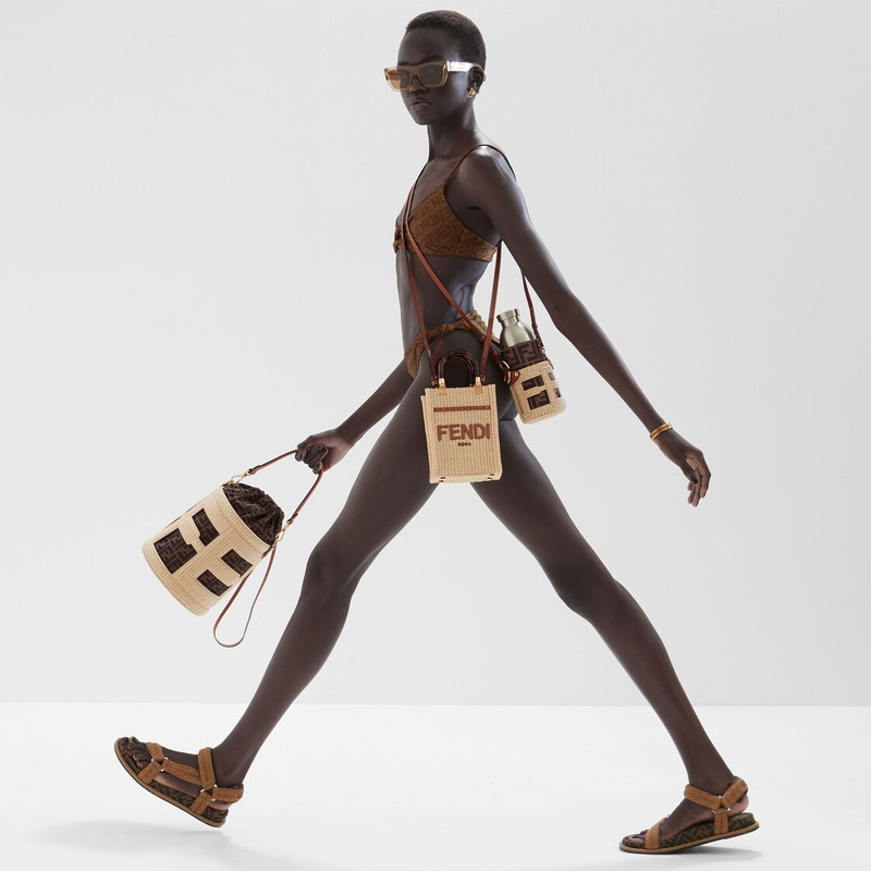 FENDI Fendi Step Out Medium outlook