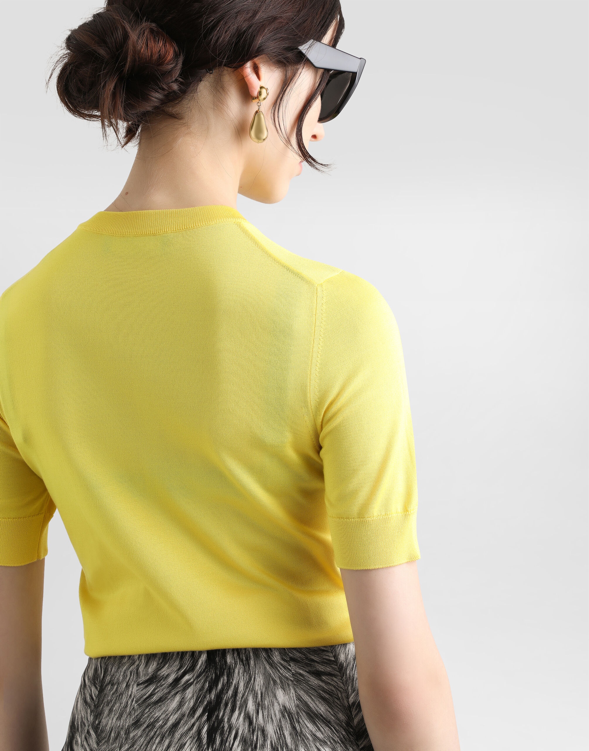 Short-sleeved silk sweater with flower embellishment - 5