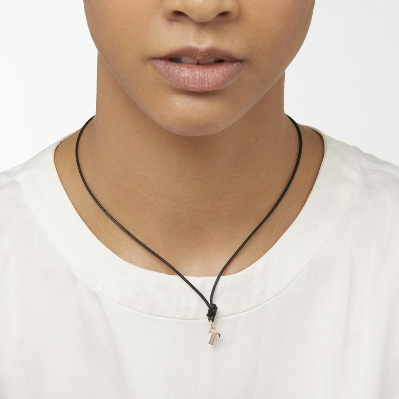 DoDo ROSE GOLD LETTER T CHARM outlook