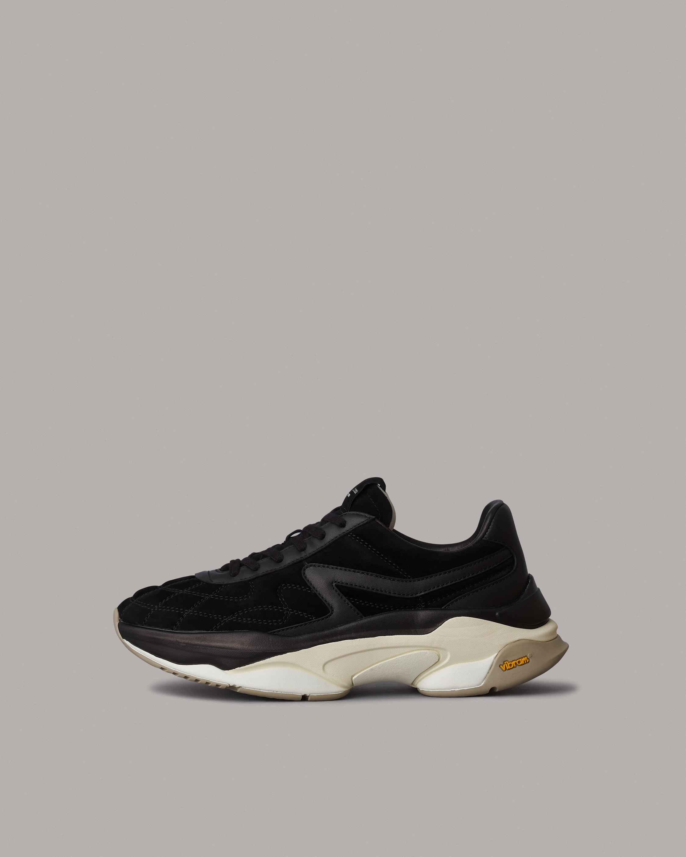 RB Legacy Runner - Suede
Low Top Sneaker - 1