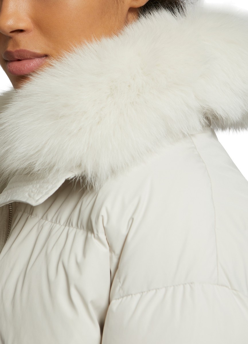 Puffer jacket made from a waterproof technical fabric with a fox fur collar - 4