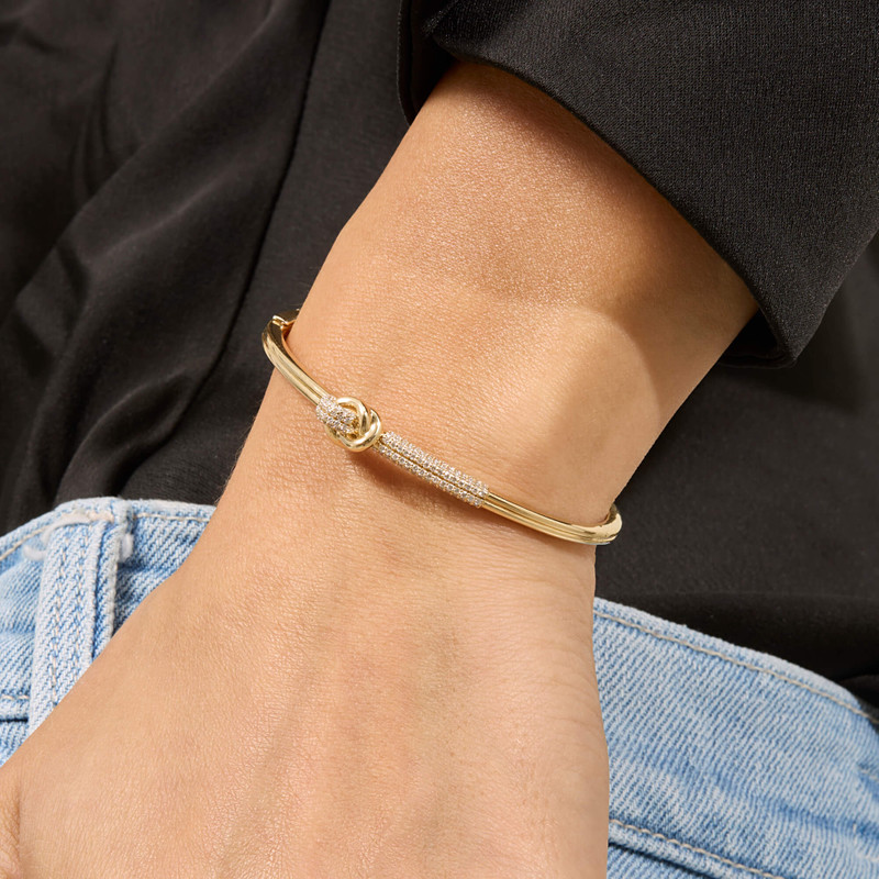 STONE AND STRAND Damond Forme Knot Bangle outlook