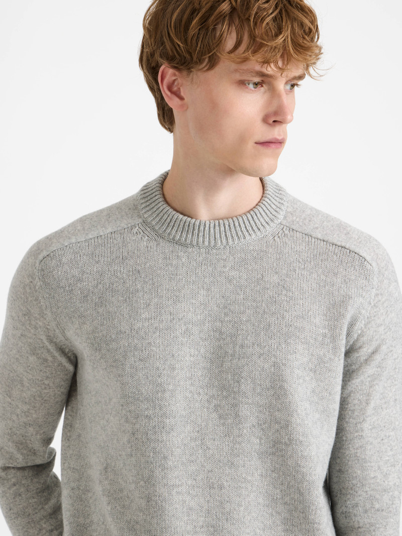 MENS RAGLAN JUMPER IN MID GREY MELANGE 4