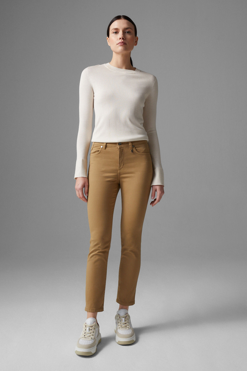 BOGNER Slim fit Julie 7/8 jeans in Beige outlook