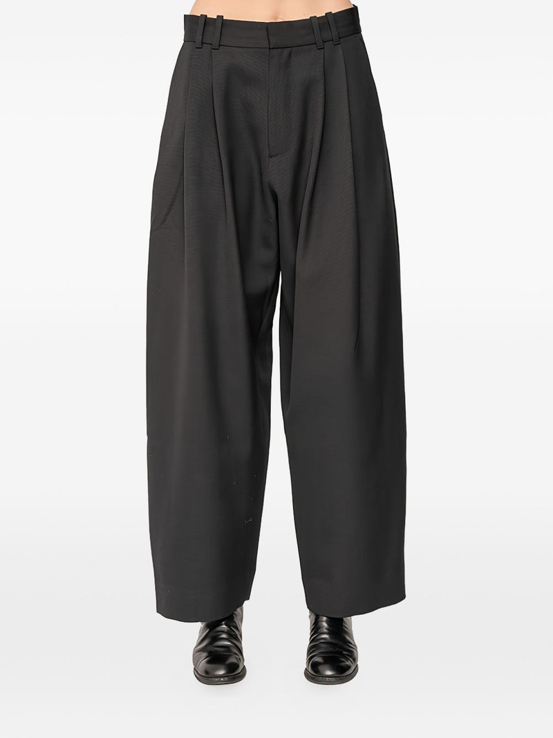Line pleat-detail trousers 1