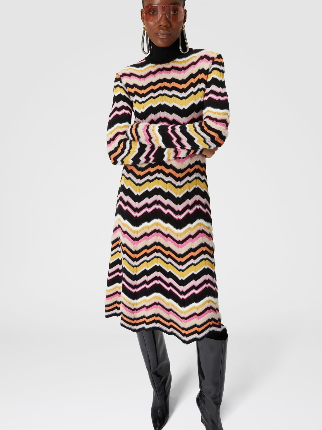 High-necked midi dress with Greek zigzag motif - 4