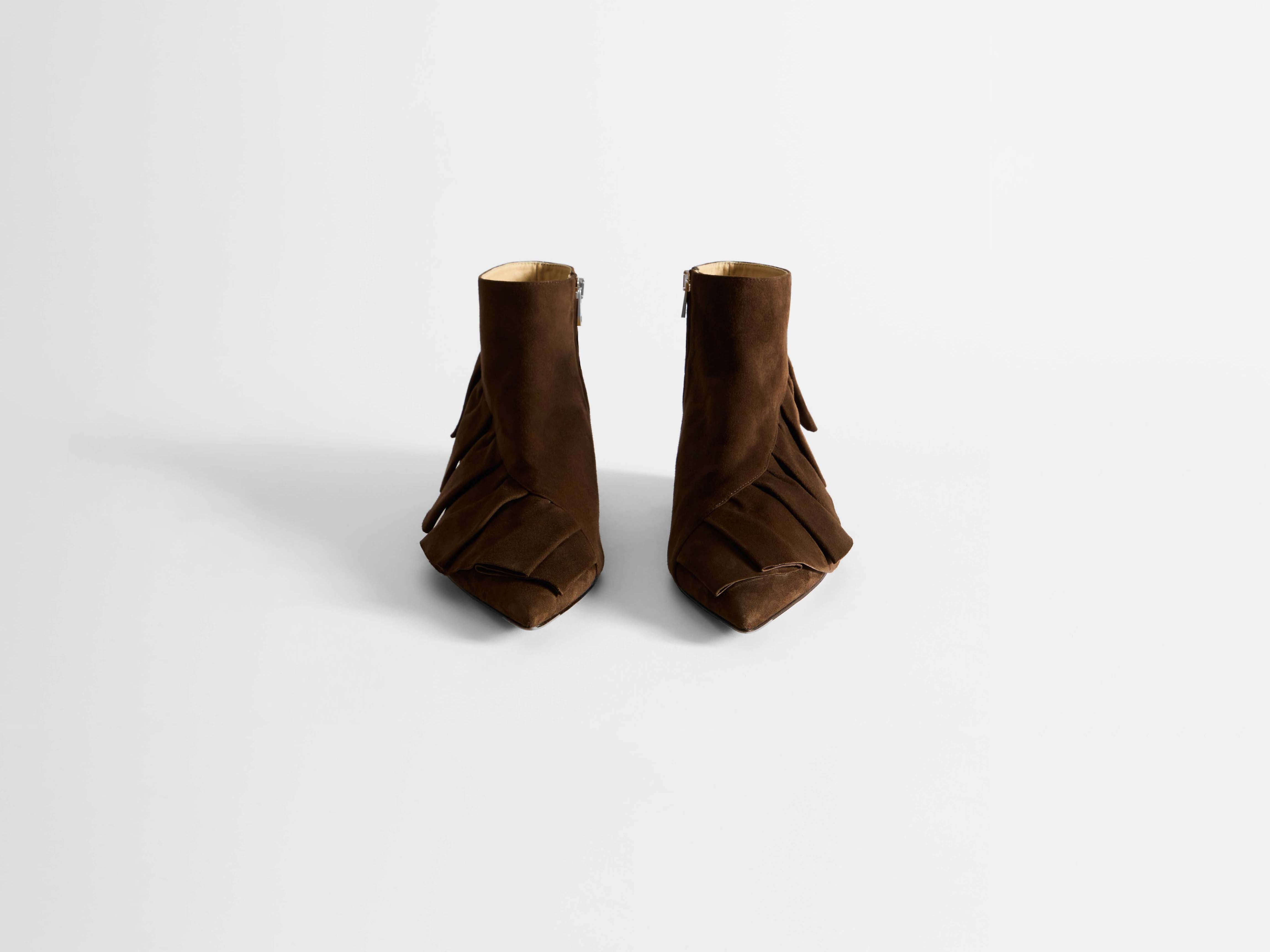 WOMENS RUFFLE BOOTS IN BROWN - 5