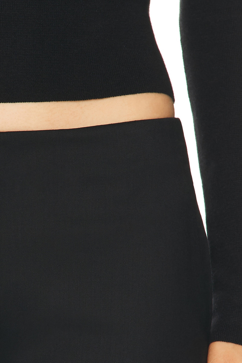 AMIYA Laurent Pant outlook