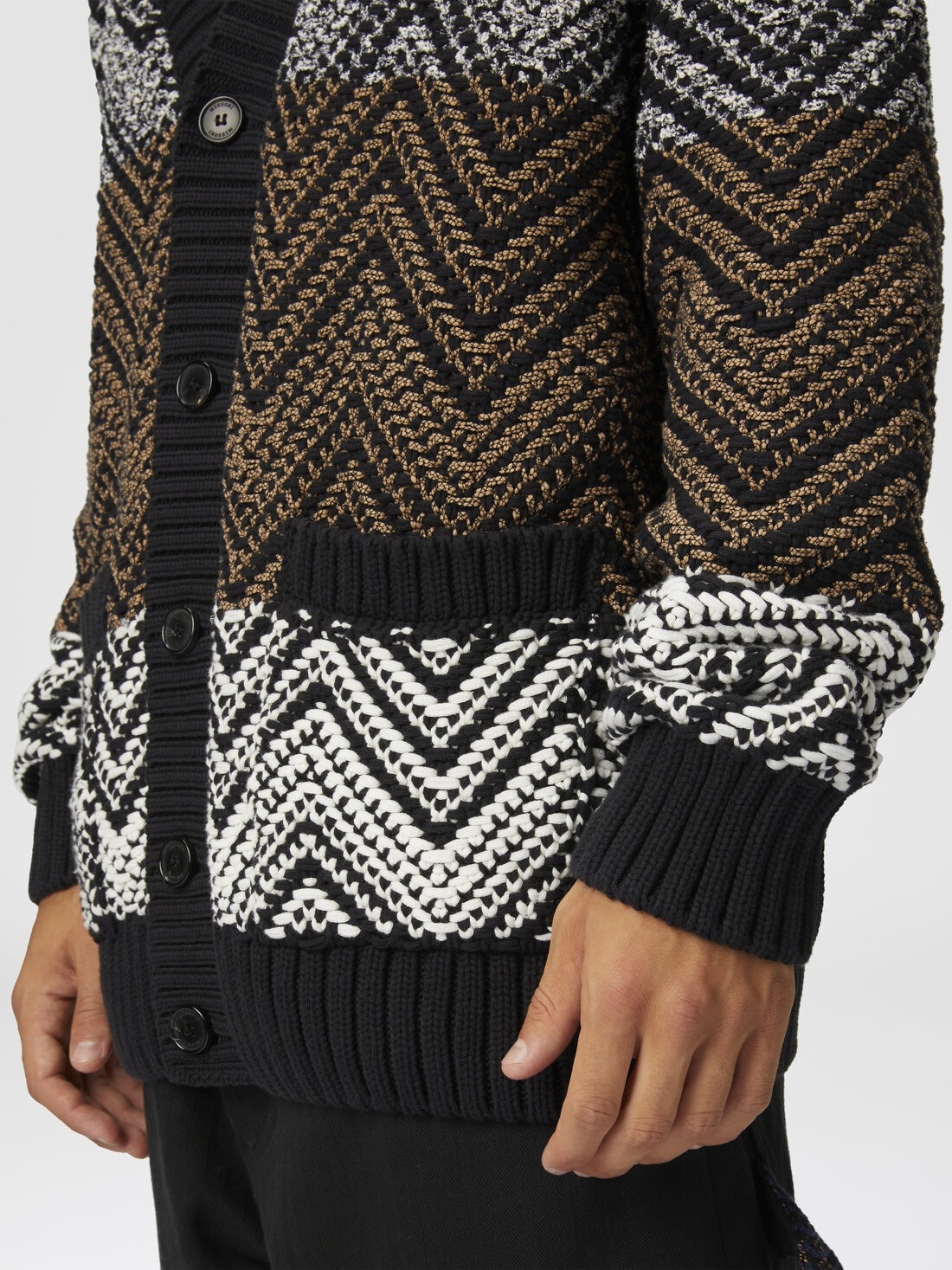 Crochet knit cardigan with macro zigzag and pockets - 5