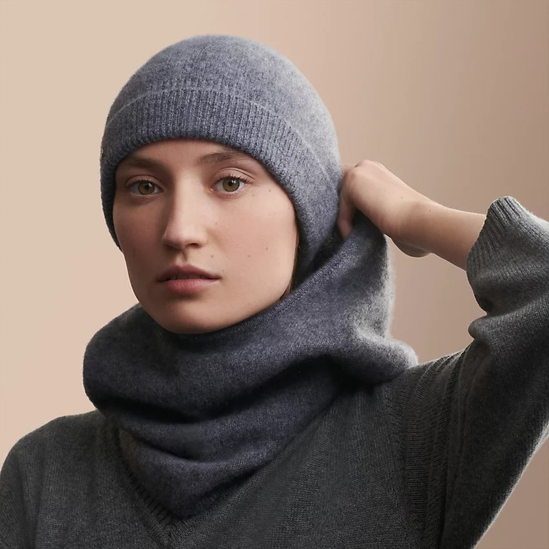Hermès Diva beanie and cowl set outlook