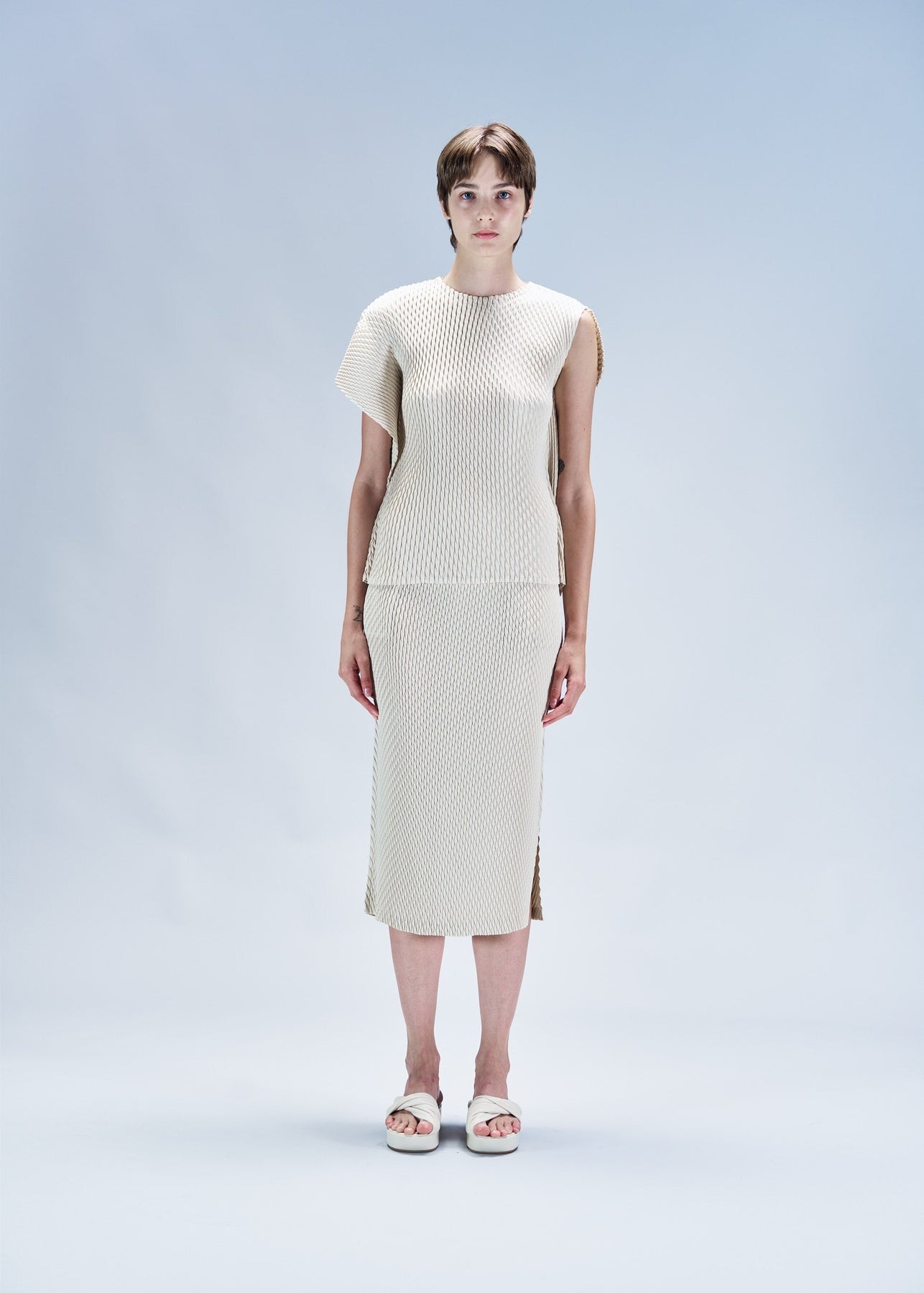 SLEEK PLEATS SKIRT - 4