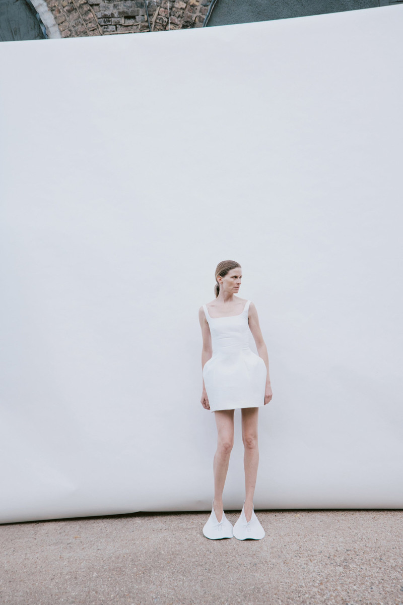 OPENED NECKLINE SCULPTED SWAN DRESS WHITE 1