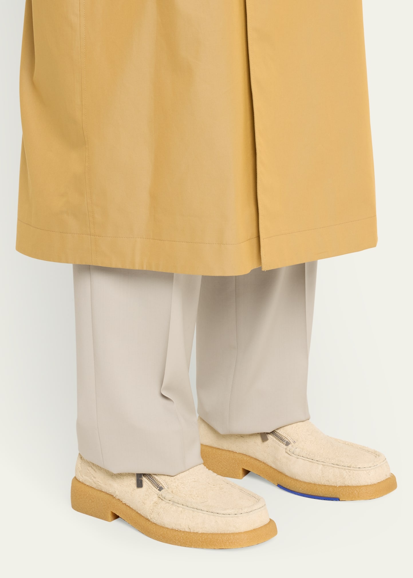 【関税込み】Burberry ベージュ スエード Chance ローファー Burberry Men's Chance Textured Suede Zip Loafers