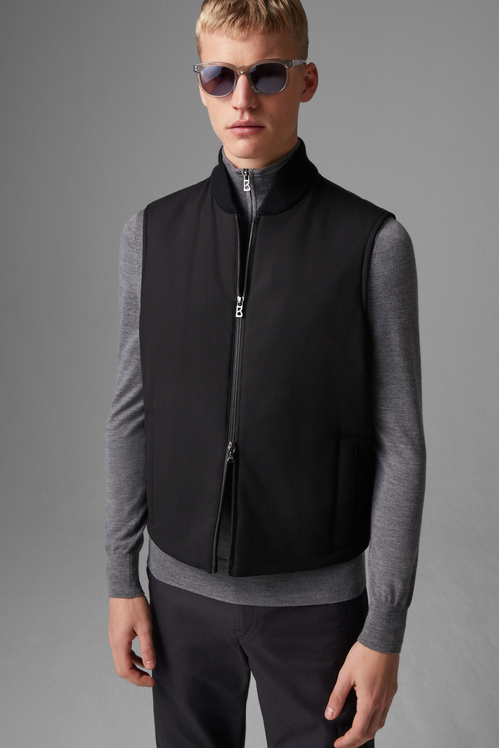Alain vest in Black - 2
