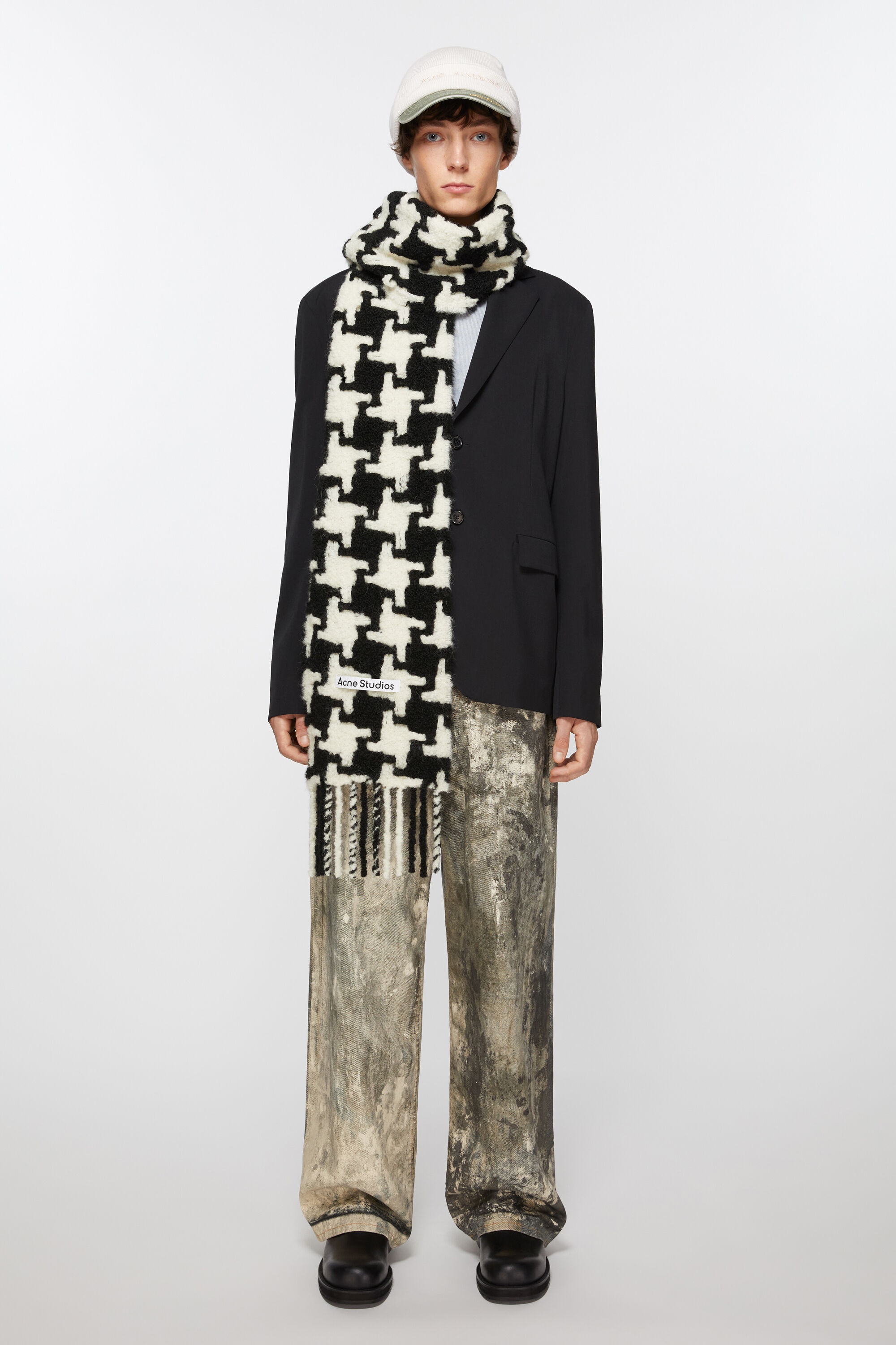 【 Acne Studios 】White & Black Houndstooth スカーフ Acne Studios houndstooth-pattern Knitted Scarf | White
