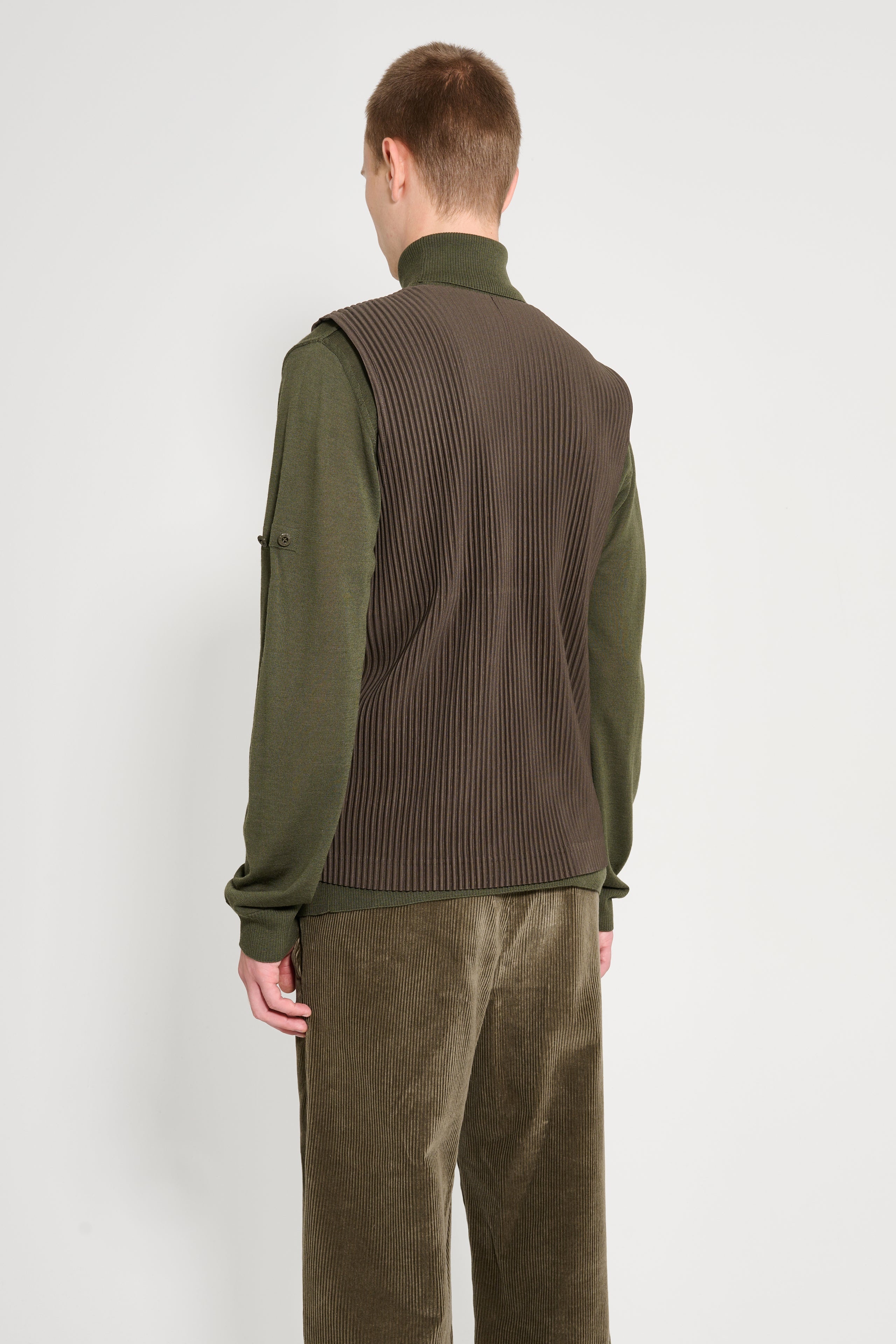 HOMME PLISSÉ ISSEY MIYAKE TAILORED PLEATS 1 VEST DARK KHAKI - 4