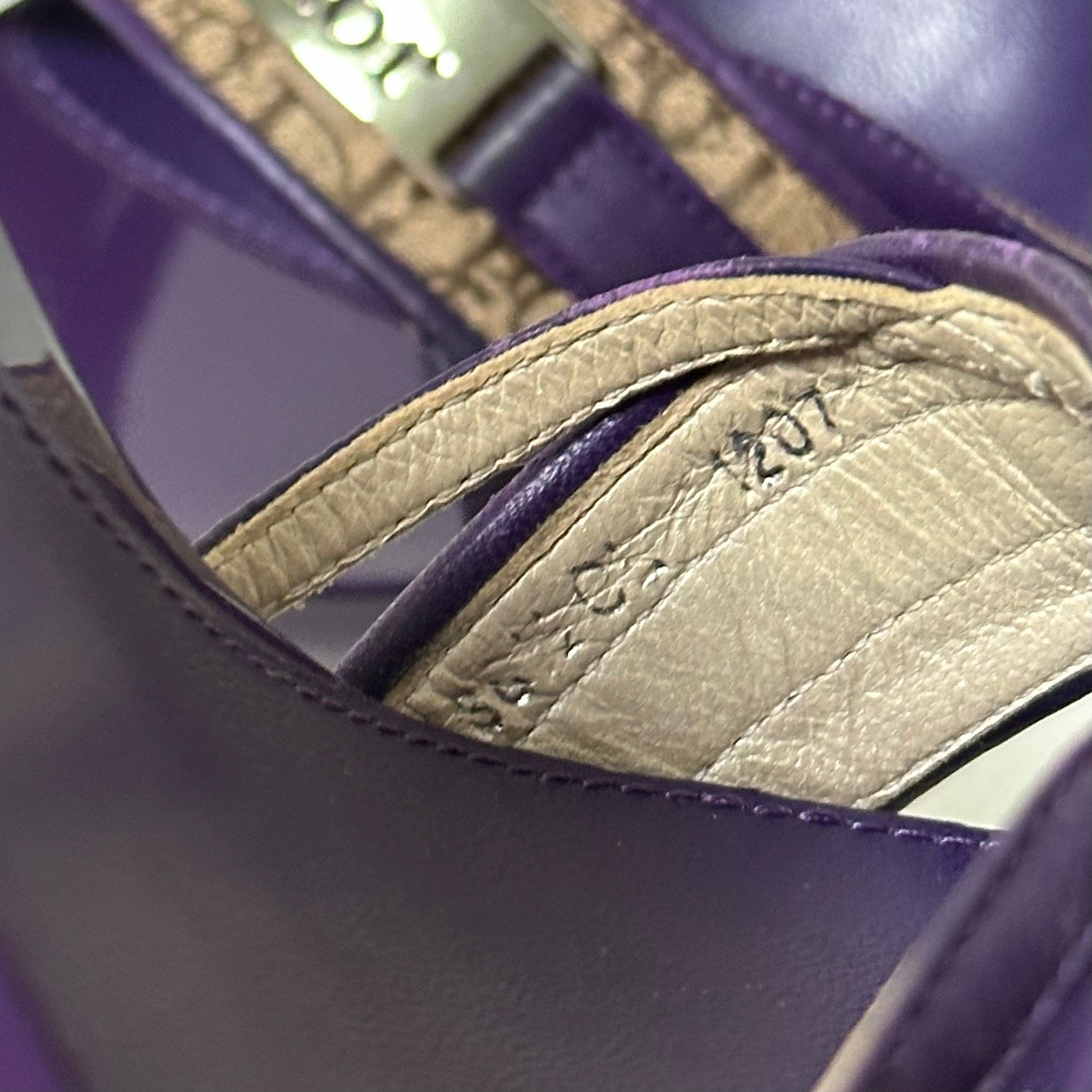 CHRISTIAN DIOR Spring Summer 2005 Diorissimo Street Chic Trotter Sandals - 8