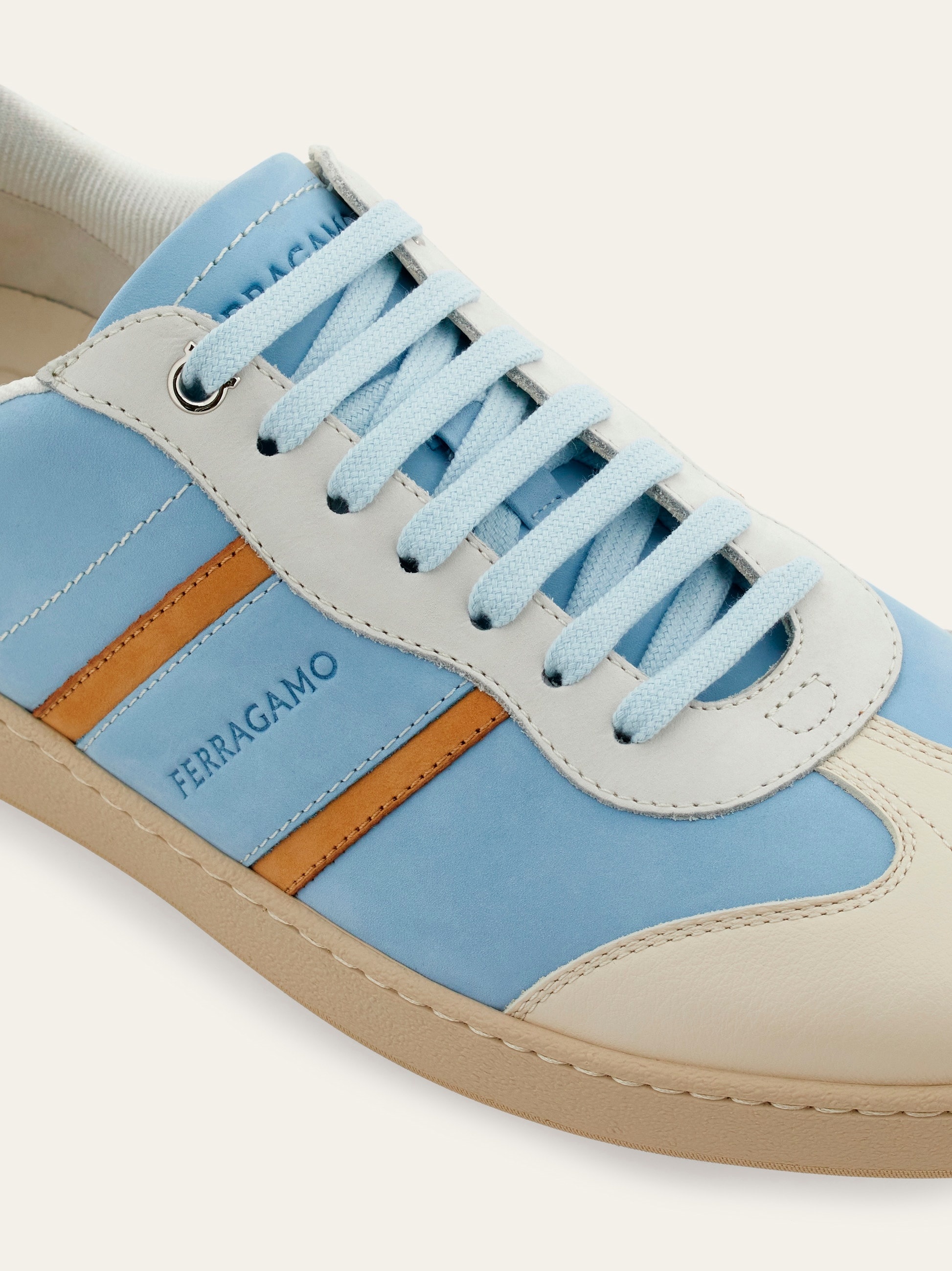 Low top sneaker with signature - 6