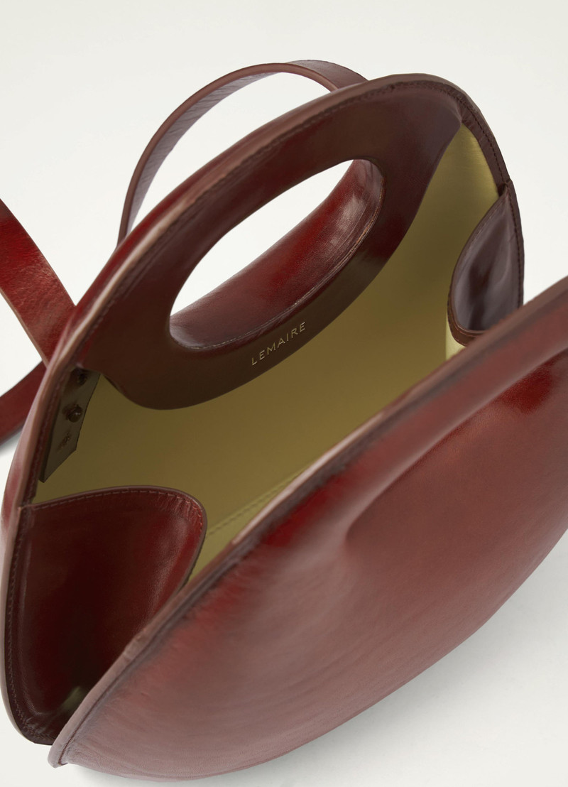 Lemaire EGG BAG
VEGETAL TANNED LEATHER outlook