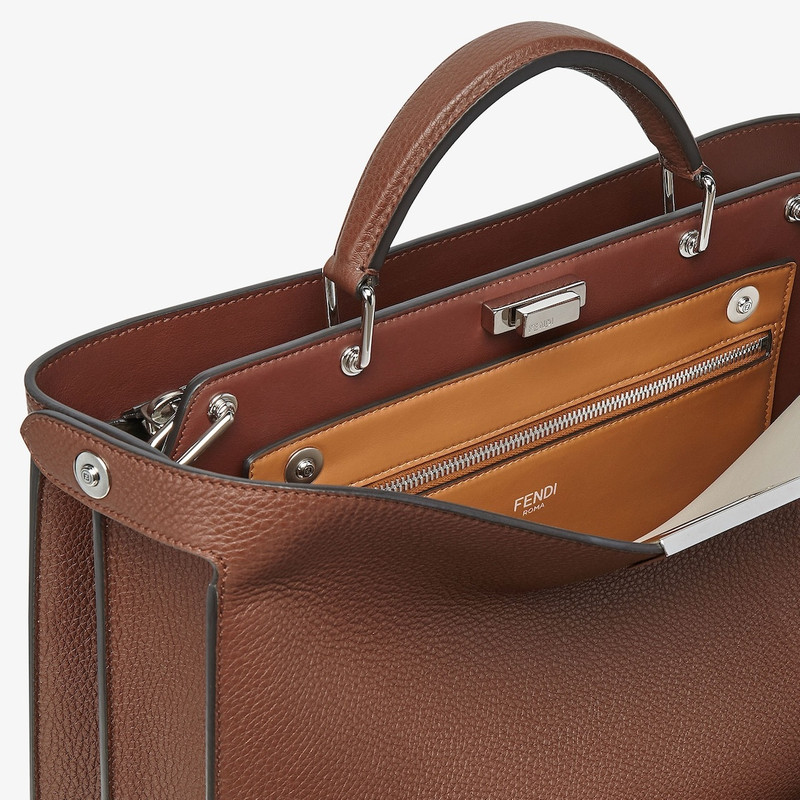 FENDI Peekaboo ISeeU Medium outlook