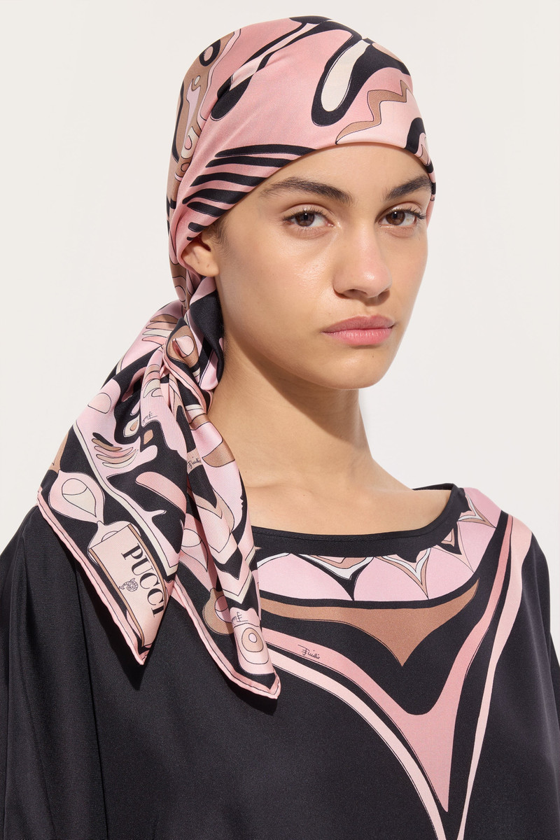 PUCCI ANGOLI PRINT SILK CARRE outlook