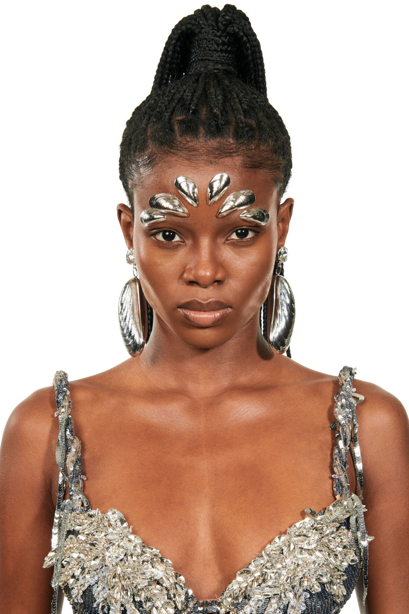 AREA CRYSTAL MUSSEL DROP EARRINGS outlook